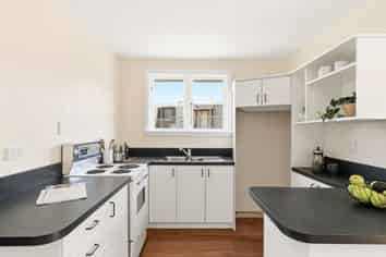 12 Bracken Road, Newlands