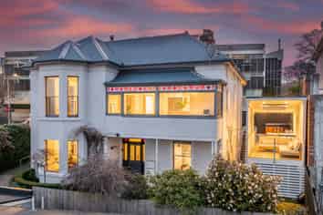 422 Highgate, Roslyn