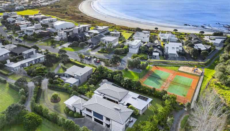  70 Taumata Road, Big Omaha