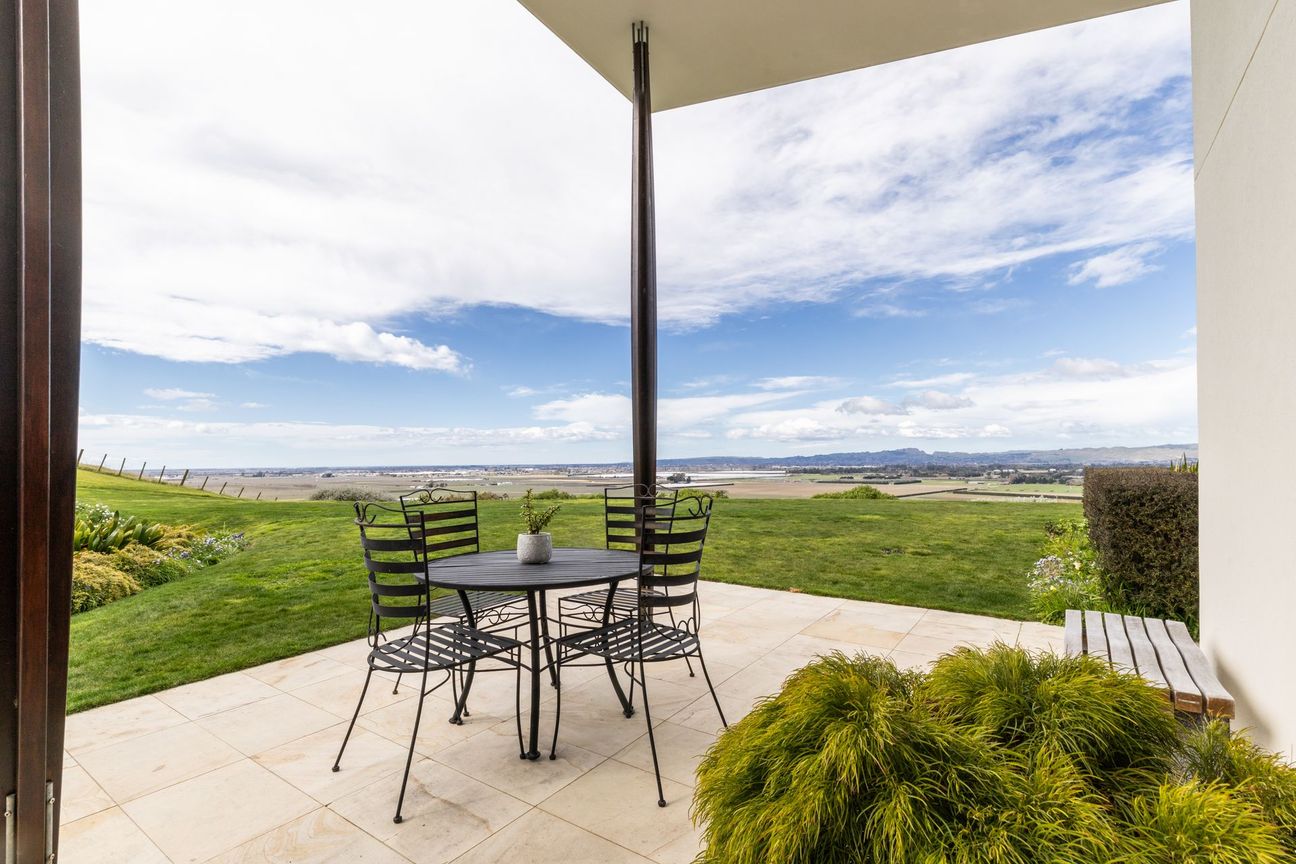 This Price Will Upset The Neighbours – pohled 2