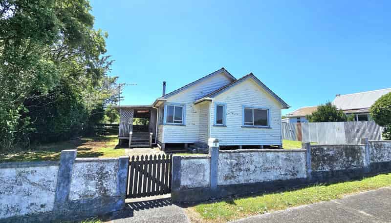 8 Hutchins Street, Waitara