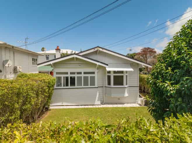 82 Valley Road, Mount Eden