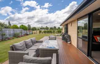 16 Wanderers Avenue, BRIGHTWATER