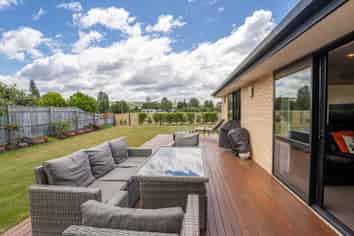 16 Wanderers Avenue, BRIGHTWATER