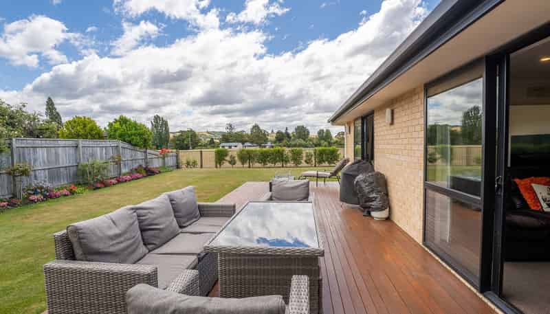 16 Wanderers Avenue, BRIGHTWATER