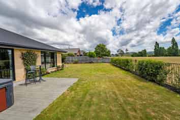 16 Wanderers Avenue, BRIGHTWATER