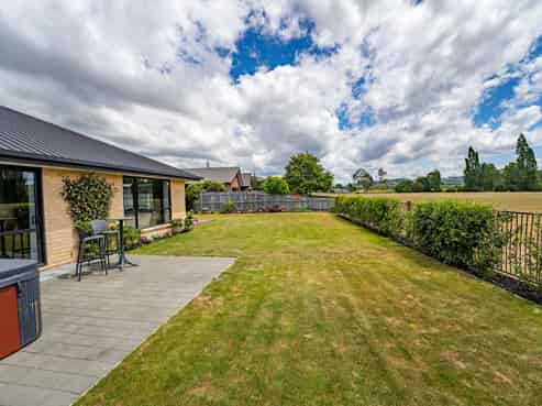 16 Wanderers Avenue, Brightwater