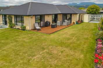 16 Wanderers Avenue, BRIGHTWATER