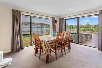 16 Wanderers Avenue, BRIGHTWATER