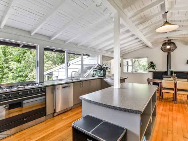 100 Huia Road, Titirangi