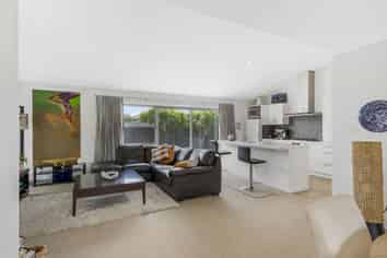 10 Gregory Grove, Clive