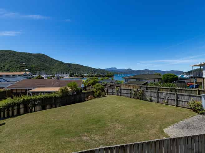 291D and 2 Waikawa Road, Waikawa