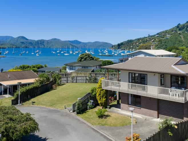 291D and 2 Waikawa Road, Waikawa