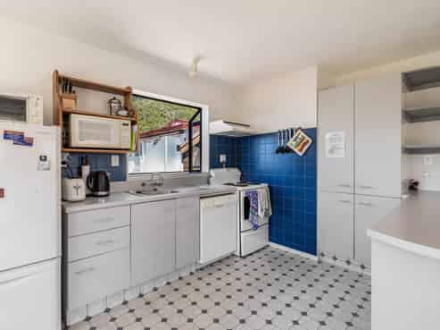 291D and 2 Waikawa Road, Waikawa