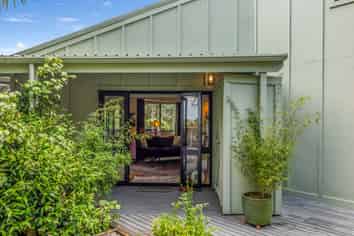 117 Seaview Road, Piha