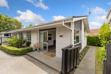 2/1 Delaware Crescent, Russley