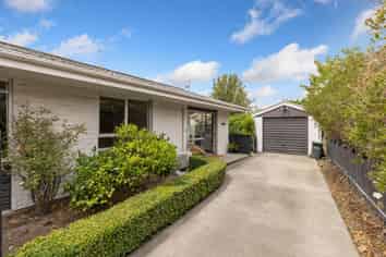2/1 Delaware Crescent, Russley