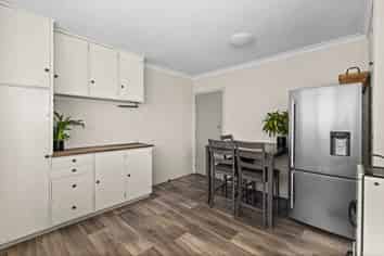 11 Cranby Crescent, Onekawa