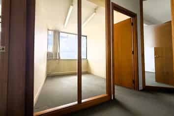 Highland Park Office with Amenities | 110 m2