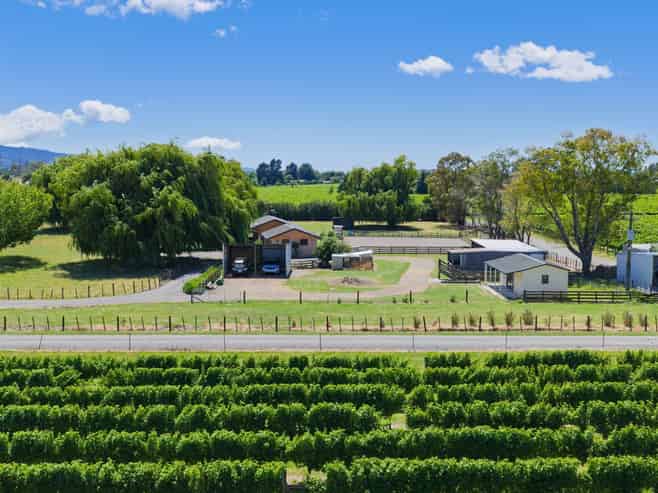 2D Ferry Road, Spring Creek