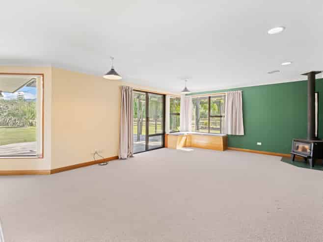 2D Ferry Road, Spring Creek