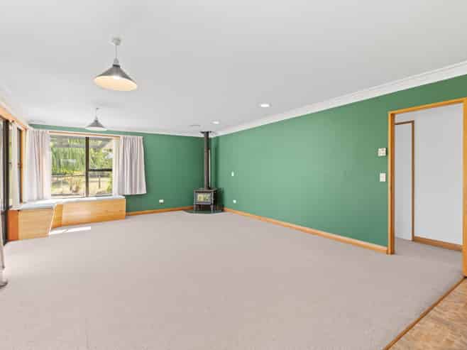 2D Ferry Road, Spring Creek