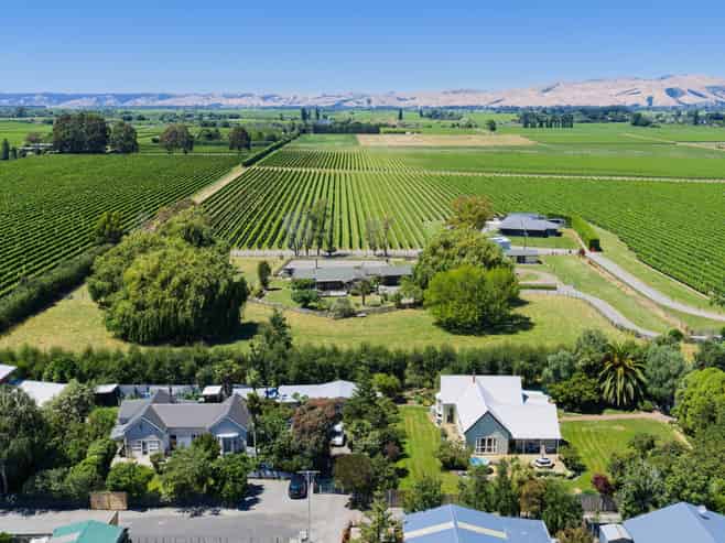 2D Ferry Road, Spring Creek