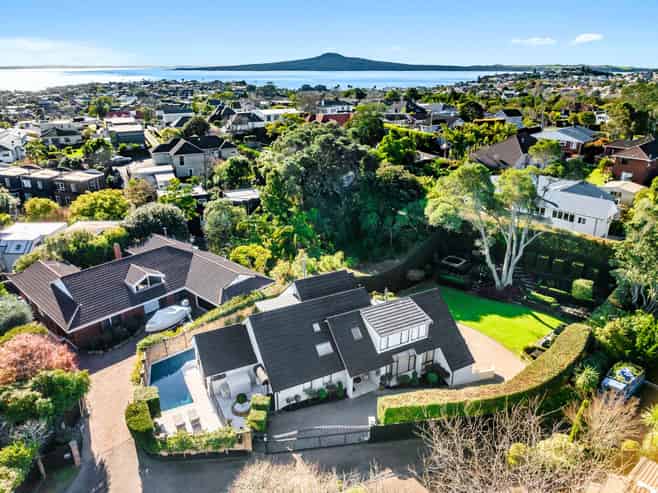 9 Wynsfield Garden, Saint Heliers