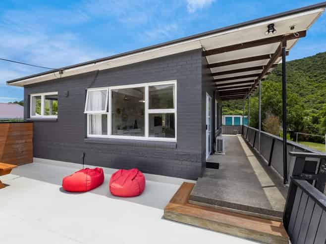 30 Beach Road, Waikawa