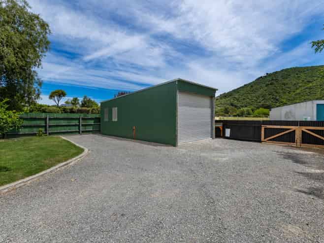 30 Beach Road, Waikawa