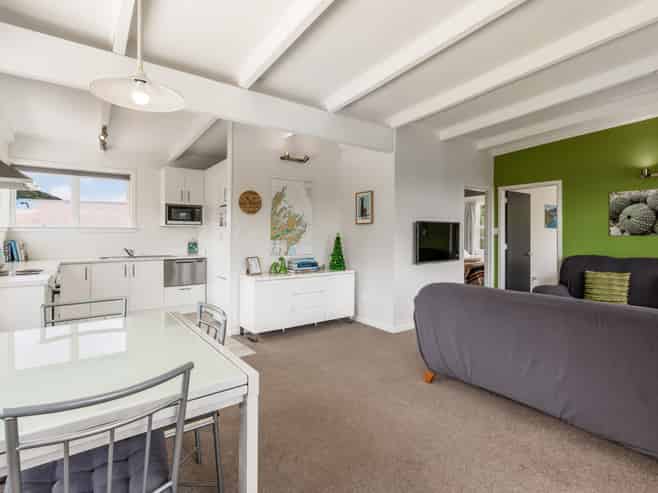 30 Beach Road, Waikawa