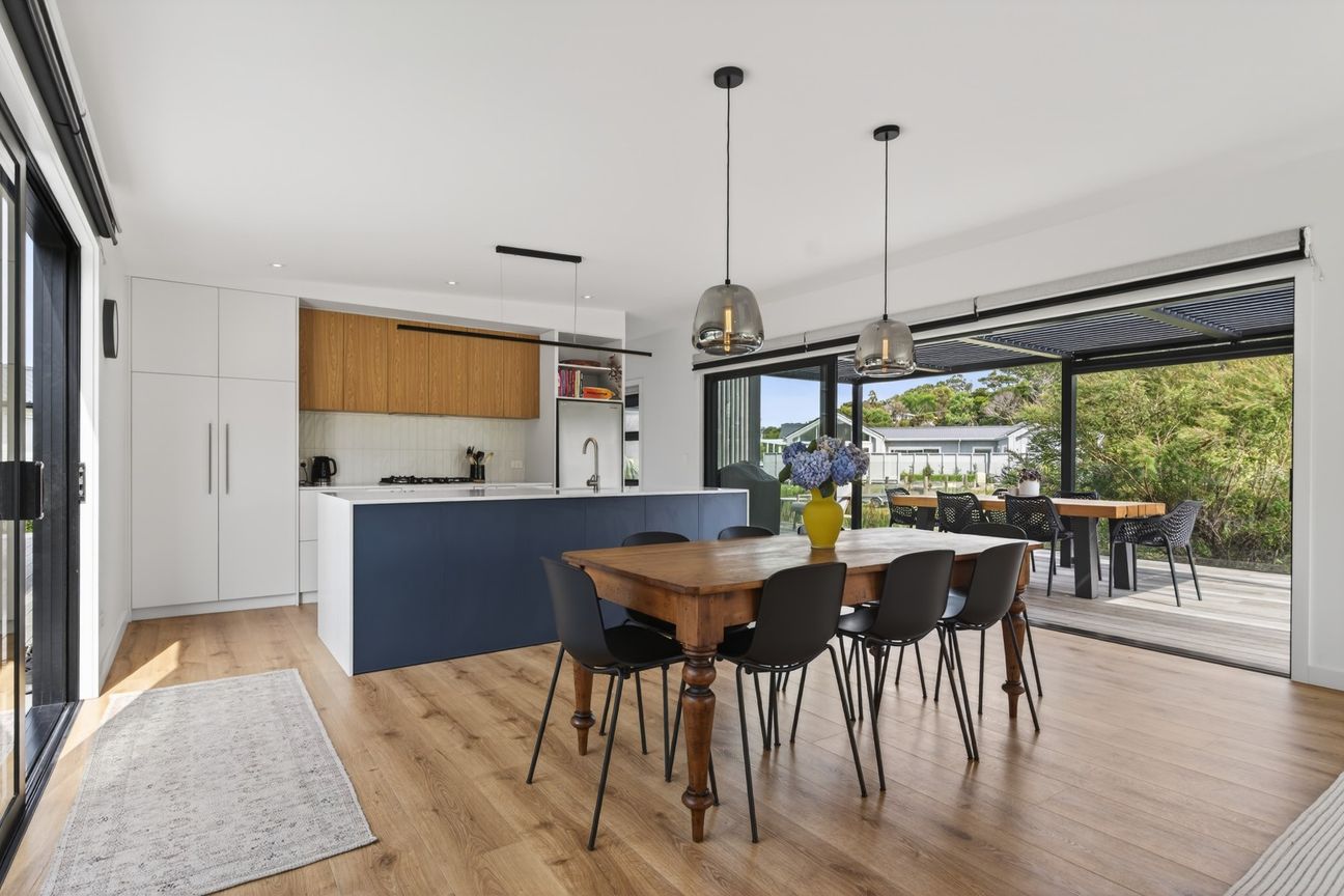 Ready to move on - Snap up this prime property - Meer