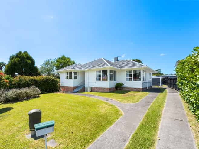 57 Divich Avenue, Te Atatu South