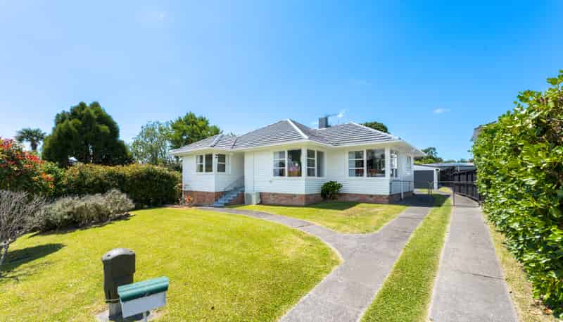 57 Divich Avenue, Te Atatu South
