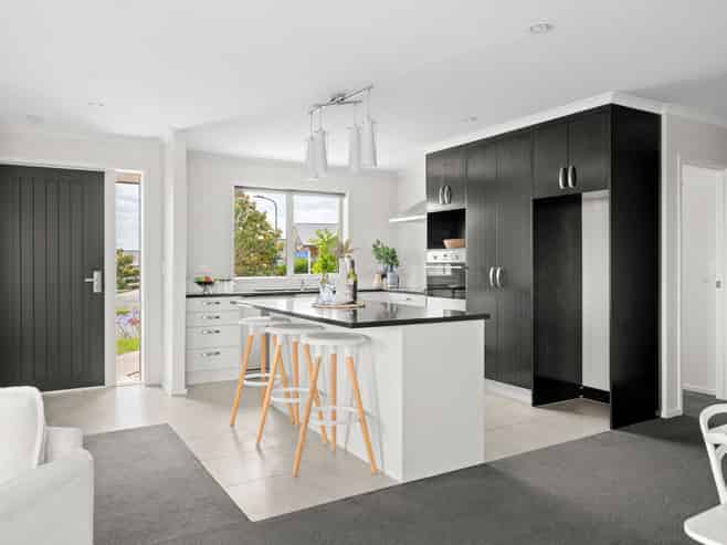 2 Jack Rise, Grandview Heights