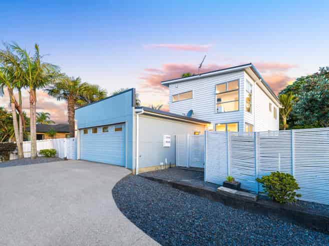 8 Roy Maloney Drive, Henderson