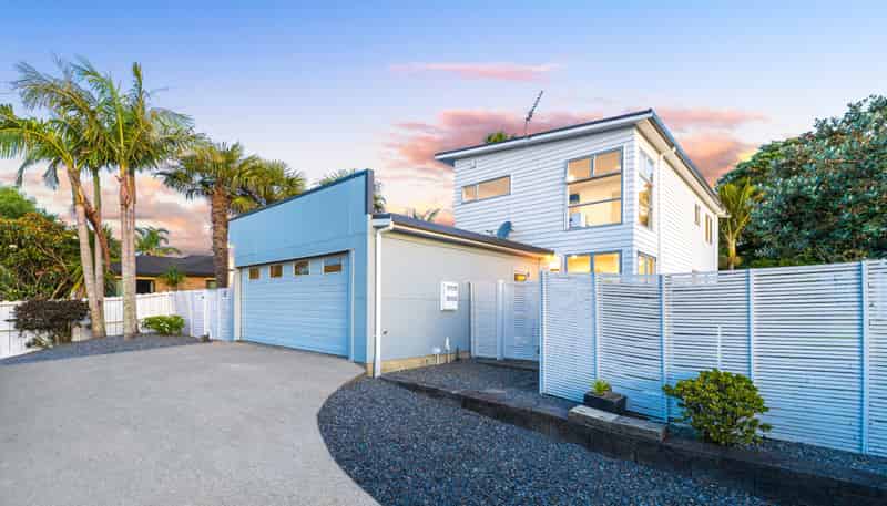 8 Roy Maloney Drive, Henderson
