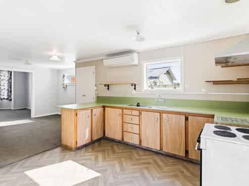 1  Osmond Street, SOUTH DUNEDIN