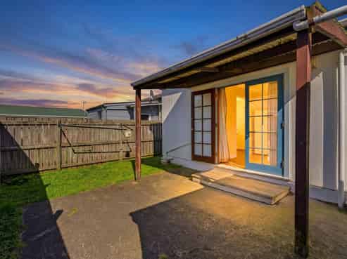 1  Osmond Street, SOUTH DUNEDIN