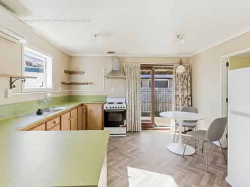 1  Osmond Street, SOUTH DUNEDIN