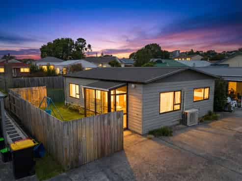 13C  Burns Street, SOUTH DUNEDIN