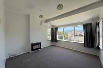 15 Clapham Grove, Stokes Valley