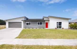 23 Sandown Avenue, Himatangi Beach
