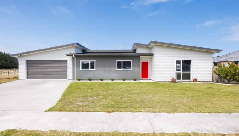 23 Sandown Avenue, Himatangi Beach