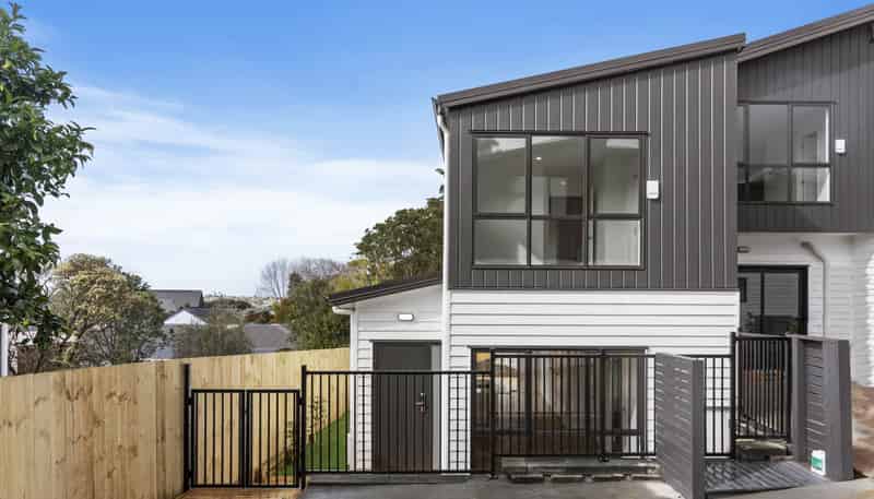 8E Tahinga Street, Northcote