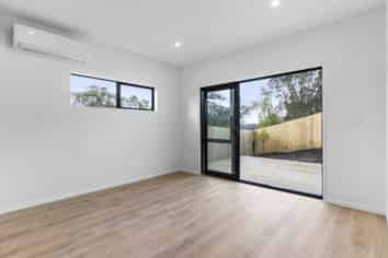 8E Tahinga Street, Northcote