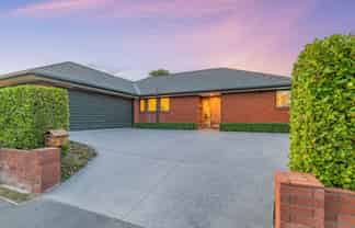 15 Farquhars Road, Redwood