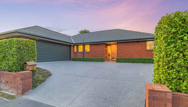 15 Farquhars Road, Redwood