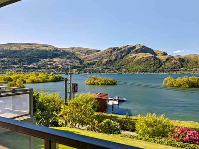  24 Willow Place and 117 Peninsula Road, Kelvin Heights