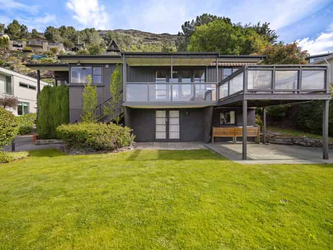  24 Willow Place and 117 Peninsula Road, Kelvin Heights